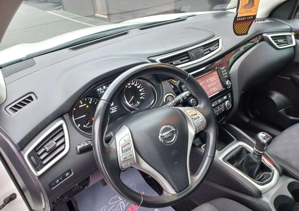 Nissan Qashqai cena 63900 przebieg: 72000, rok produkcji 2016 z Międzyzdroje małe 407